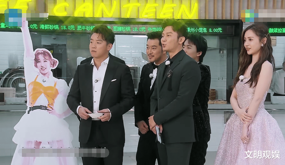 耳机：跑男正片未播就“穿帮”？嘉宾戴耳机却能重复台词，被质疑有剧本