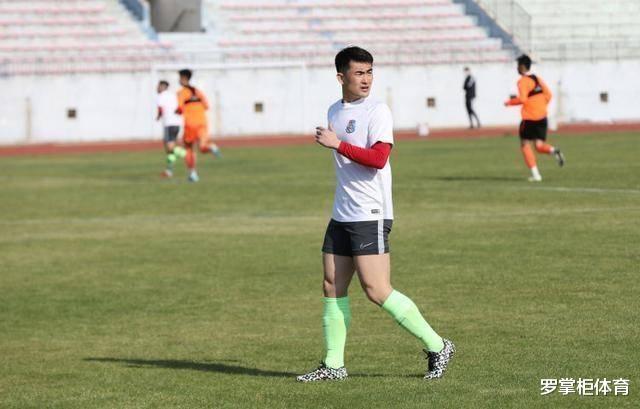 [中甲]热议！曝中甲最佳新秀试训中超升班马失败，球迷透露“过分”原因