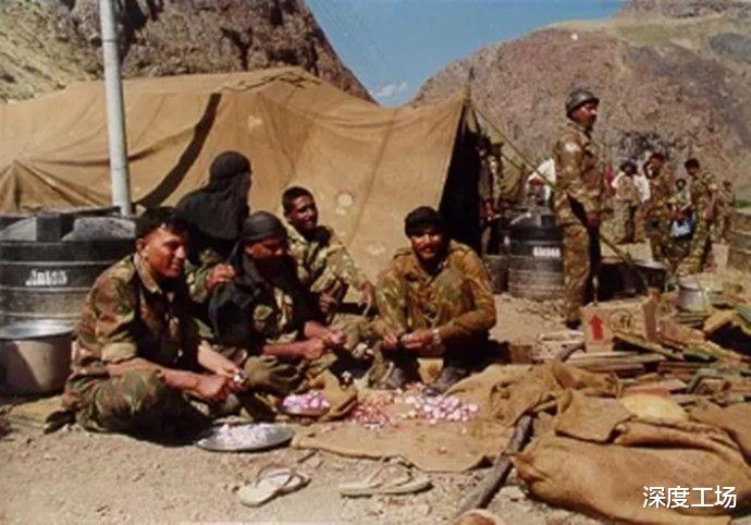 美军|拉达克印军已达20万人，昼夜抢运40万吨粮食弹药：抢修大批掩体
