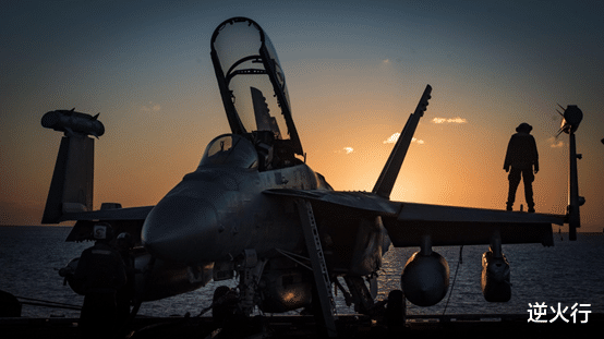 【歼-10】飞机的折叠机翼太有意思了!还是美国最会折叠,堪称变形金刚