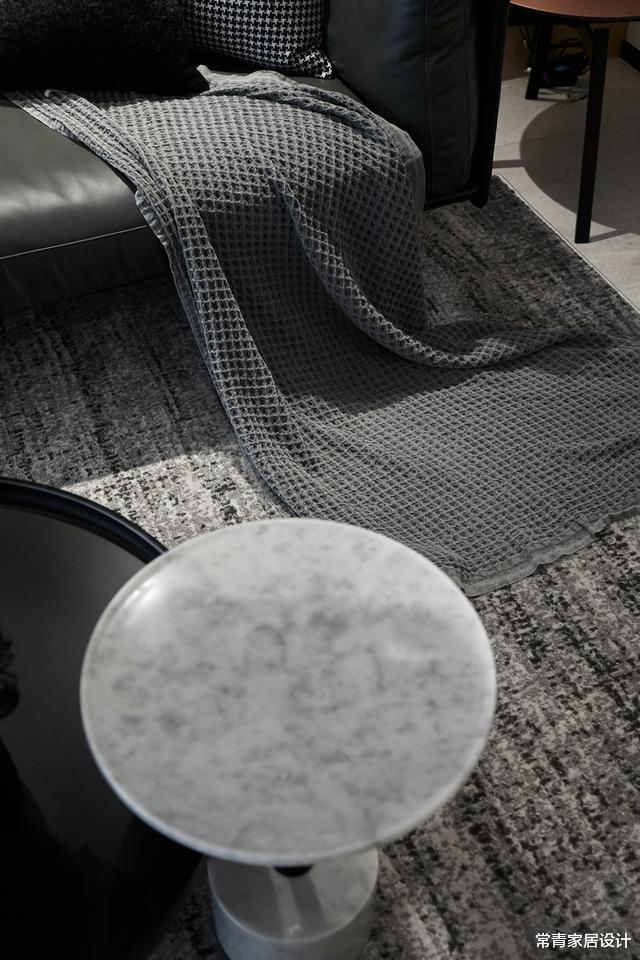 上海夫妻家中的高级场面，光硬装就花费45W，柜子全现场打，漂亮