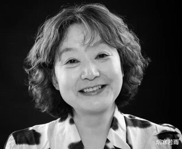 【】建国后首位高考女状元，语文近满分，靠知识离开农村现在何处？