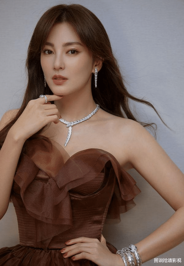 『董洁』10位离婚女星，如果可以你会不介意谁的婚史和她携手白头——第二次也很美