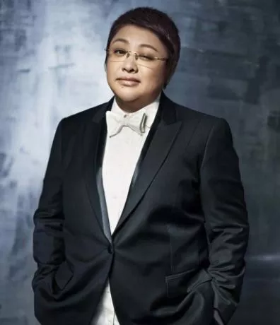 「韩红」韩红哭了,身上的秘密再也藏不住了,网友痛骂:虚伪、不要脸