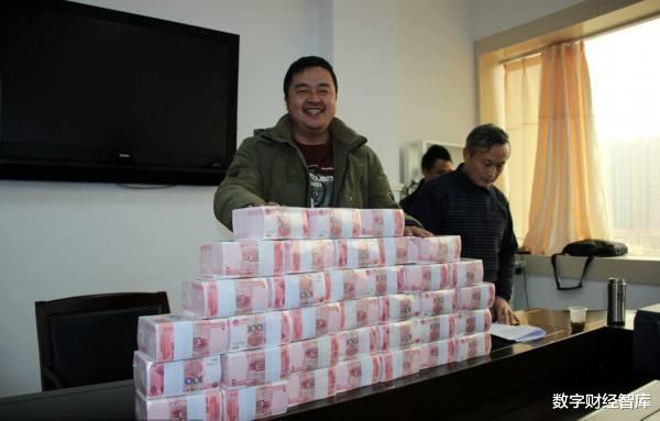 物价|房价一直上涨,为什么车子、手机、家电等商品却在降价?