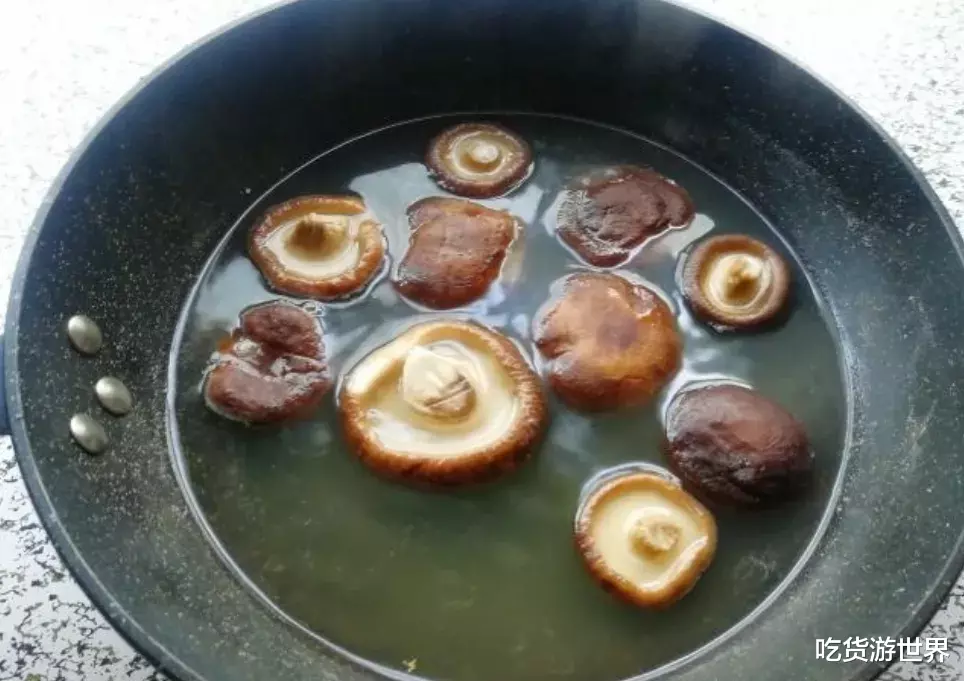 「排骨」立夏来临，吃猪肉牛肉不如它，每周吃3次，补钙质，孩子长个头