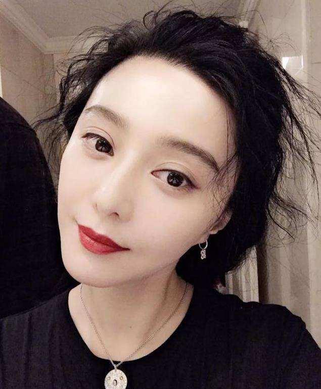 『面膜』皮肤出油毛孔粗大怎么办，教你4个小妙招，夏天皮肤依然光滑水嫩