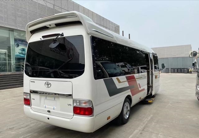 丰田埃尔法|2021款丰田考斯特曝光：8缸动力+9座，新款埃尔法造型真霸气！