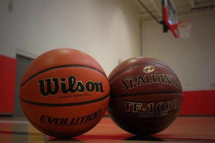 spalding▲再见了,斯伯丁!斯伯丁正式告别NBA,38年NBA生涯终于退役