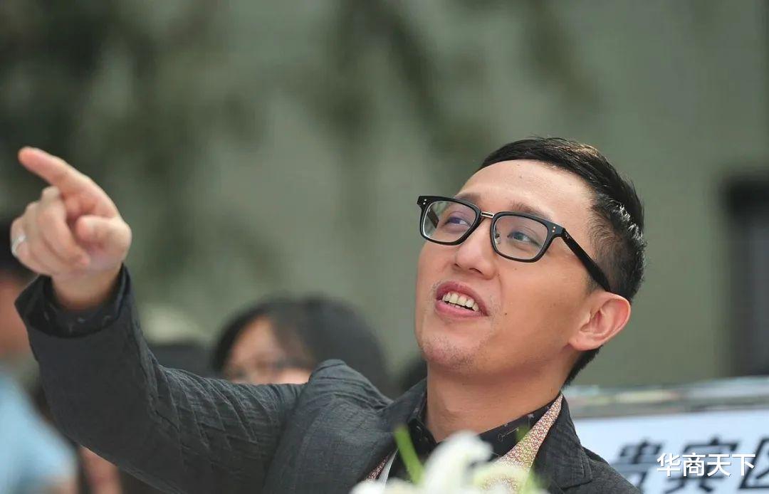 华少|华少的“作死”之路：从风光无限的中国“好舌头”，到膨胀惹人厌
