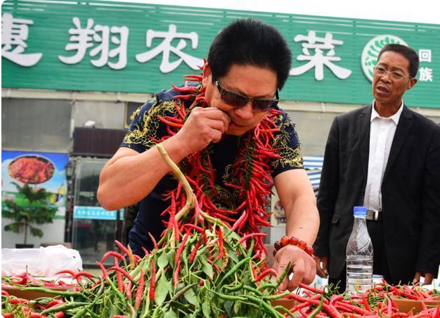 魔鬼辣椒|大爷参加“魔鬼辣椒”比赛夺冠，被称作是“中国辣王”，现状如何