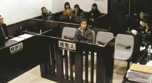 针孔摄像头▲保姆闷死83岁老人，牵出保姆行业“执死鸡”的潜规则