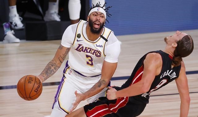 湖人队|19+6，19+3，湖人输球夜却获2大惊喜，沃格尔也找到取胜之匙