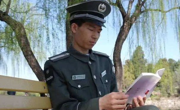 那个北大保安靠自学考进北大，被人瞧不起，如今变成了这样