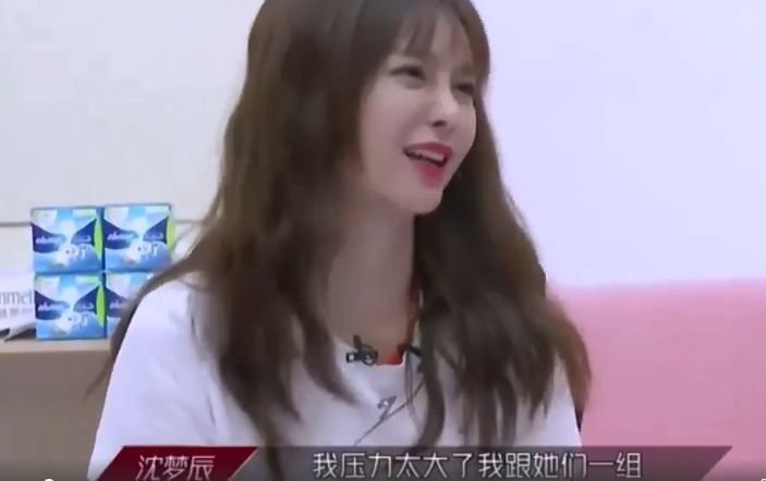 「姐姐」王霏霏早起背歌词，沈梦辰梦中惊醒压力大，被姐姐的上进心刺激了