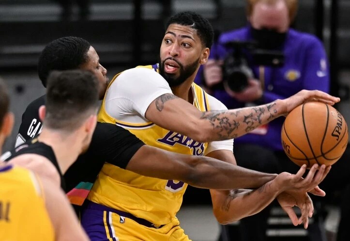 火箭队|恭喜哈登！火箭迎来利好，4换3交易完成后，航天城收获31+13小浓眉