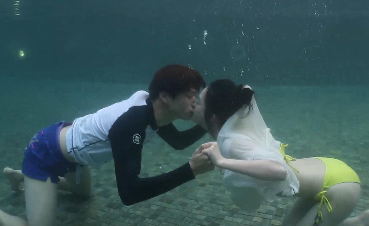 李沁|李沁的“玉女脚”在圈内有多大魅力？怪不得男的都稀罕小的