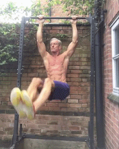 健身|63岁大爷8块腹肌，一身肌肉秒杀80%的年轻人，看完我输了