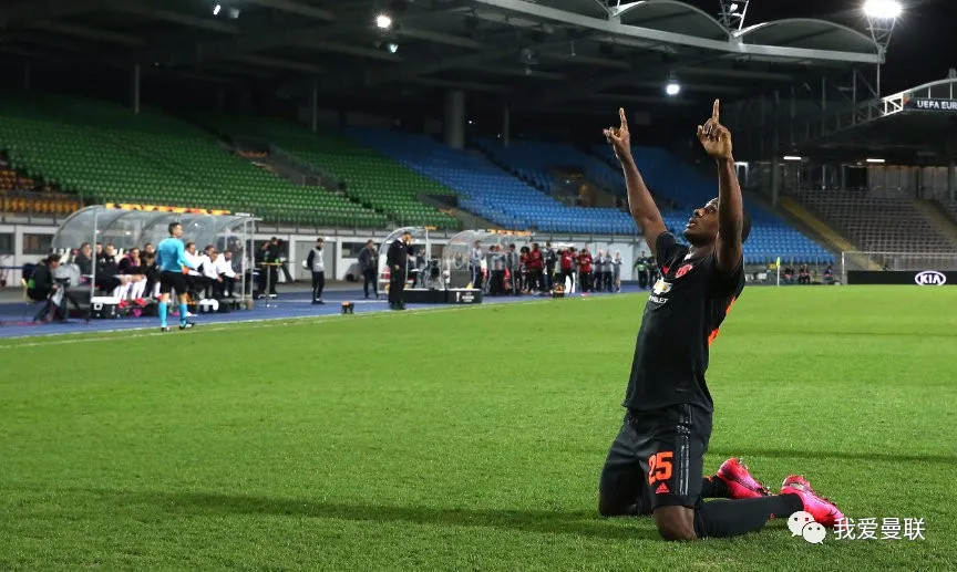 「曼联」超级大四喜！曼联新天王52天连斩4奖项，球队第一大腿没跑了