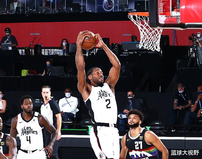 股价|30+11+9+4！伦纳德和约基奇对飙！追平个人纪录！快船拿到赛点