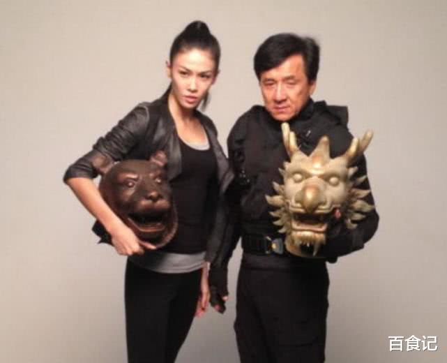 【成龙】她是成龙唯一女弟子，曾是跆拳道冠军，和两男子共同沐浴太大胆