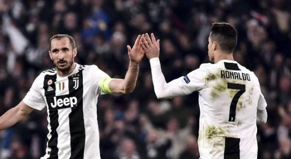 『C罗』面对限薪C罗、梅西人品高下立判!这就是C罗强过梅西的原因!