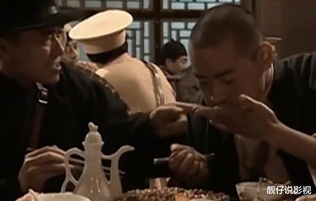 亮剑@亮剑：和尚，你用手抓花生米的时候，已经甩了新版和尚十条街了
