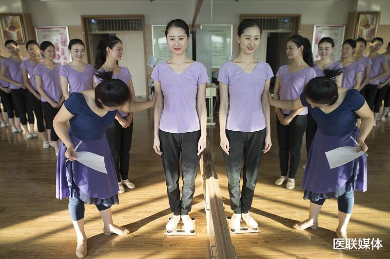 『肝脏』不论男女,若经常有这3种行为,可能更容易中肝病的“圈套”