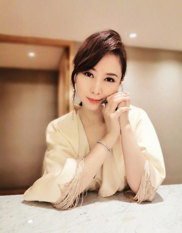 翁虹|她是人人想娶的女星，古天乐苦苦追求无果，如今52岁仍旧韵味满天飞