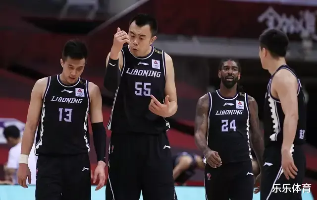 辽宁男篮■辽宁内讧升级！韩德君怒斥郭艾伦太独，都TMD一打一、活该输球！