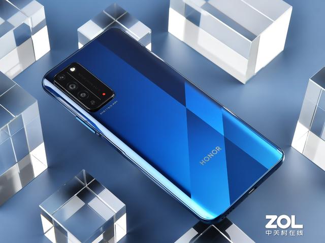 「王宝强」荣耀X10售价1899元起 菱形纹理冲击感十足