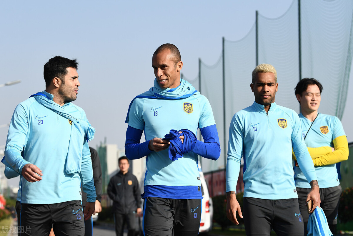 江苏苏宁|国脚+巨星缺席！苏宁“残阵”迎战重庆：4外援领衔首发，天才回归