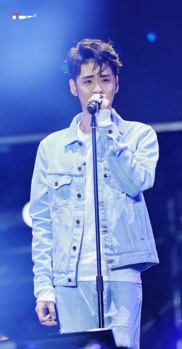 张云雷|张云雷上音乐节，粉丝公然插队引众怒，演唱会开成专场引众人不满