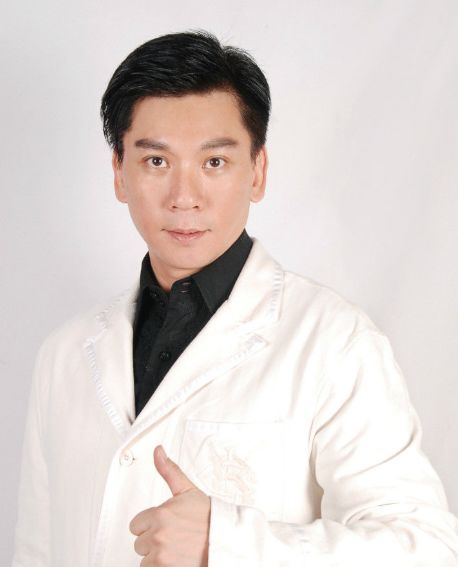 惠英红|他一脚踏四船,是惠英红的“人生污点”,今53岁依旧帅气娶嫩妻