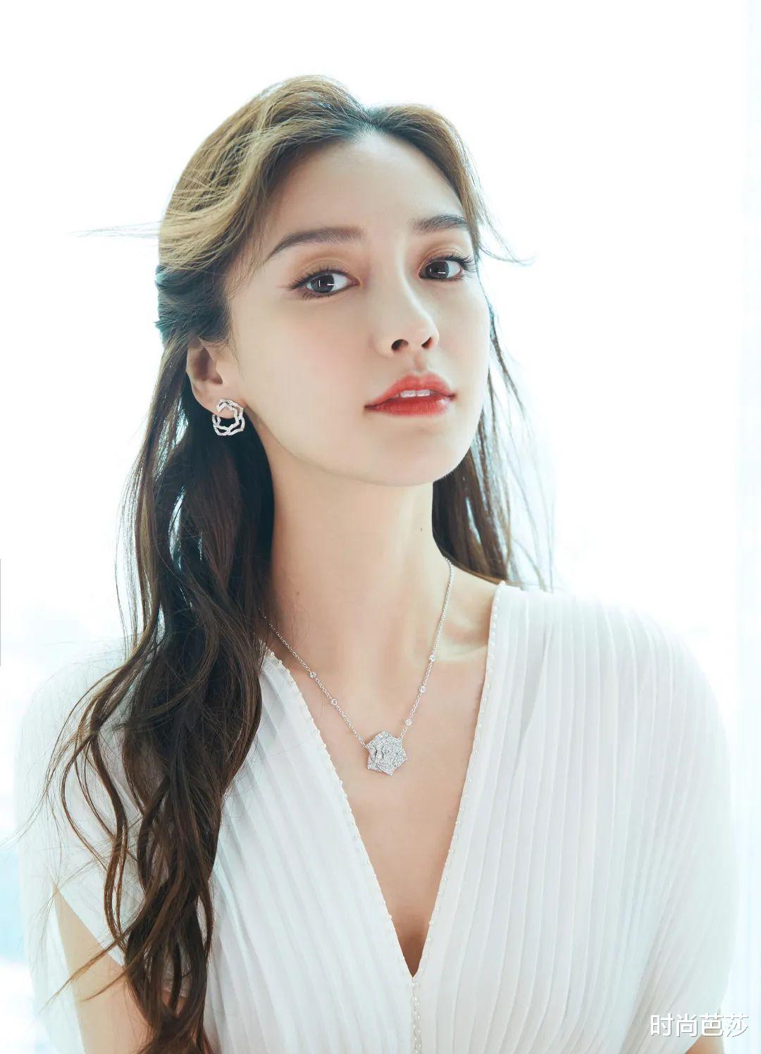 「发际线」杨超越拔头发看得我胆战心惊！原来发量感人都是假象？