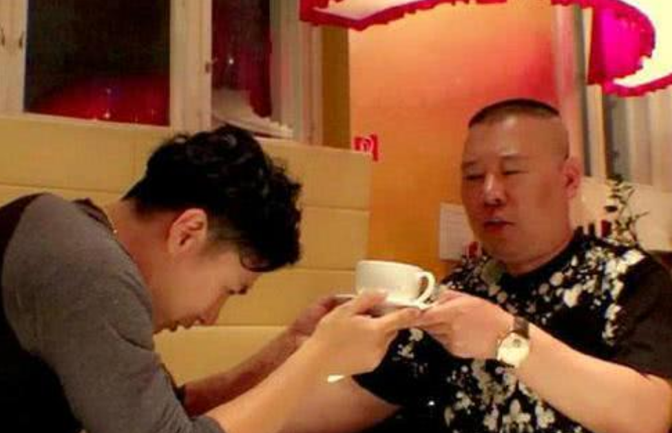 华晨宇|咖位决定地位，昔日的当红主持，如今只能在海报最边的小角落