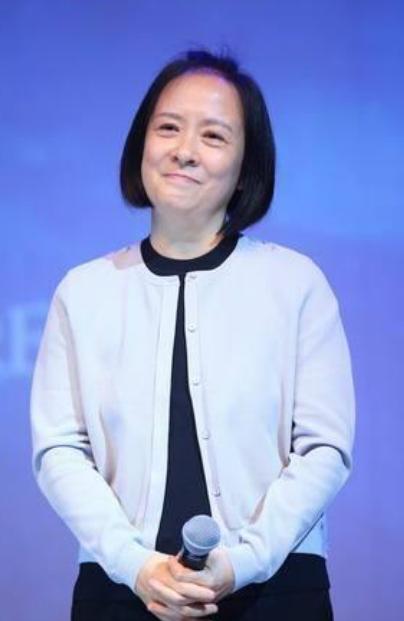 董子健▲27岁董子健开300万豪车，是大公司幕后老板？父亲在电影中当配角