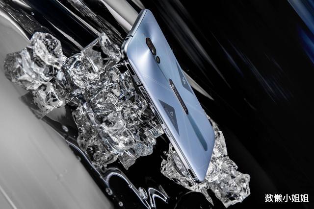 |如冰似霜 冰风银翼红魔5S图赏