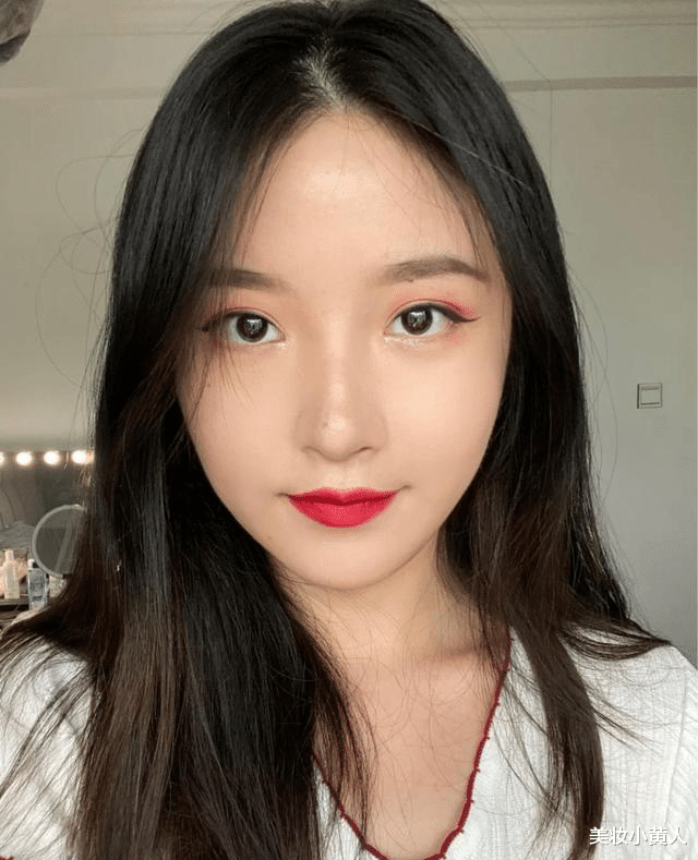 粉底液|李佳琦晒出“续命级”的粉底液,上妆堪比整容,网友:平价版的兰蔻