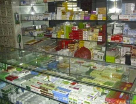 『眼霜』药店有种很不起眼的“乳膏”，用后眼袋细纹全没了，网友：堪称平价香奈儿