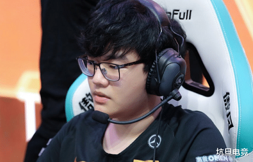 RNG▲下路又被打成突破口,RNG输给V5后,Ming直接去了Uzi家里