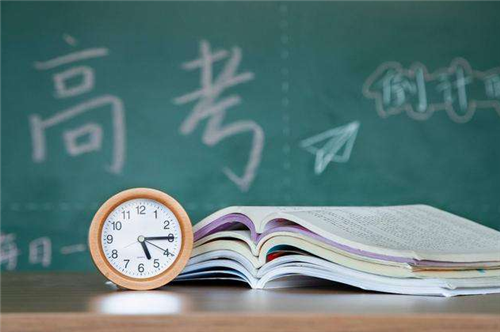 清华大学@当年为了上清华，连续复读8年的高考“疯子”吴善柳，现怎样了？