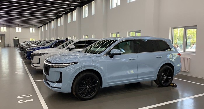 理想one@国产SUV黑马，长超5米，6.5s破百，罗永浩：这车几乎完全没有对手