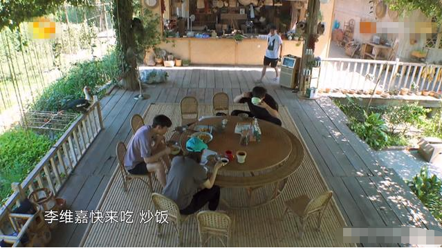 何炅|向往的生活分批录制实锤！吃饭叫外卖还假装送客，剪辑都圆不回来