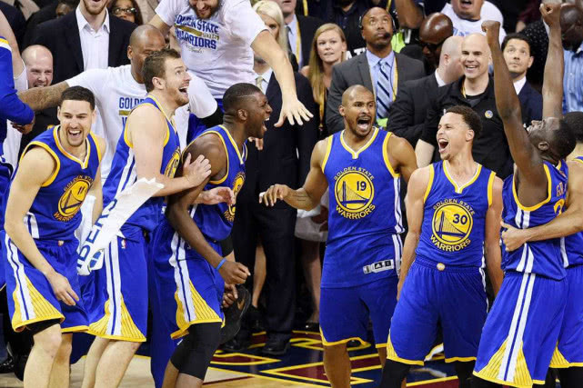 [张常宁]15年勇士击败骑士，库里是否算单核单核夺冠？说出来你可能不信