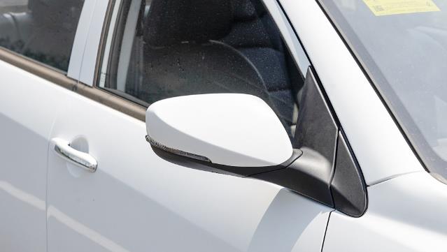 吉利远景|“价格屠夫”跌至3.99万，一公里3毛钱，6个月狂甩2.5万辆，漂亮