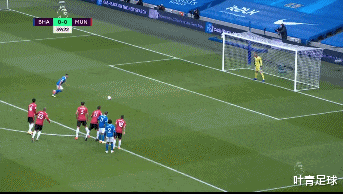 曼联|3次中框+勺子点球！曼联半场被对手摁着打，射门3-7落后