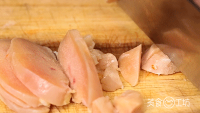 西兰花：西兰花新吃法，10分钟搞定2道减脂菜，越吃越瘦