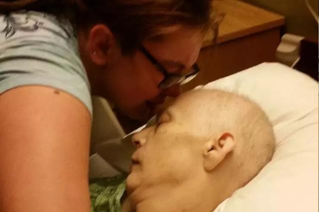 InsDaily|单亲妈妈癌症去世，3个孩子被邻居收养，几个月后，他们家从“贫民窟”变成豪宅