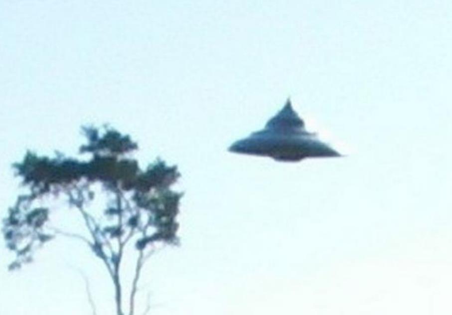 [核糖核酸]UFO频繁现世是何预兆？波兰男子拍下清晰照，美国公布3段绝密视频